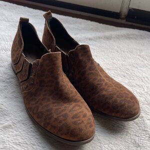 Clarks Trish Bell Studded Leopard Print Leather Flat loafer slip on